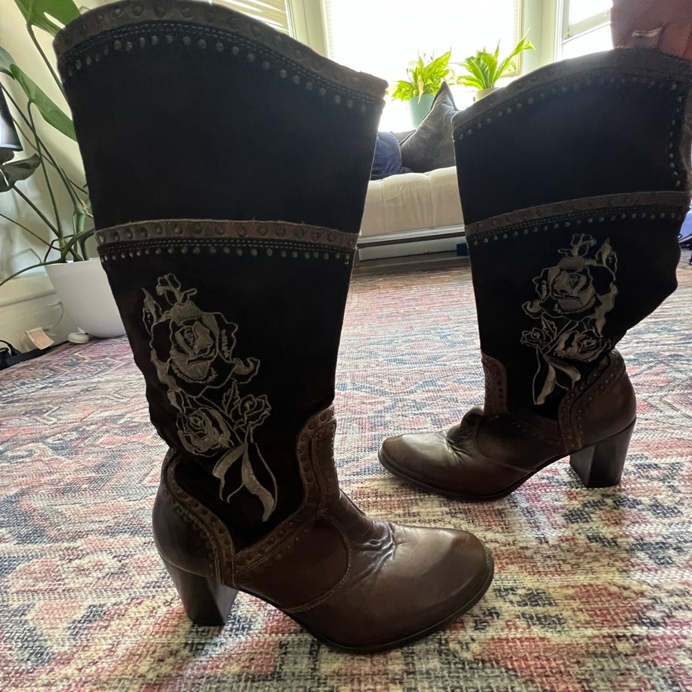 Women’s Mark Nason Embroidered Brown Suede and leather Boots size 8 - Picture 4 of 15